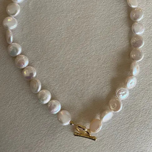 Santal Toggle Necklace- Pearl